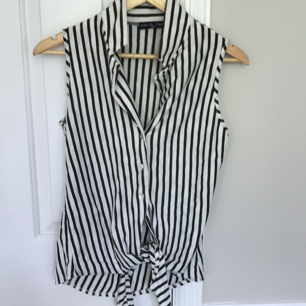 Sleeveless tie button down